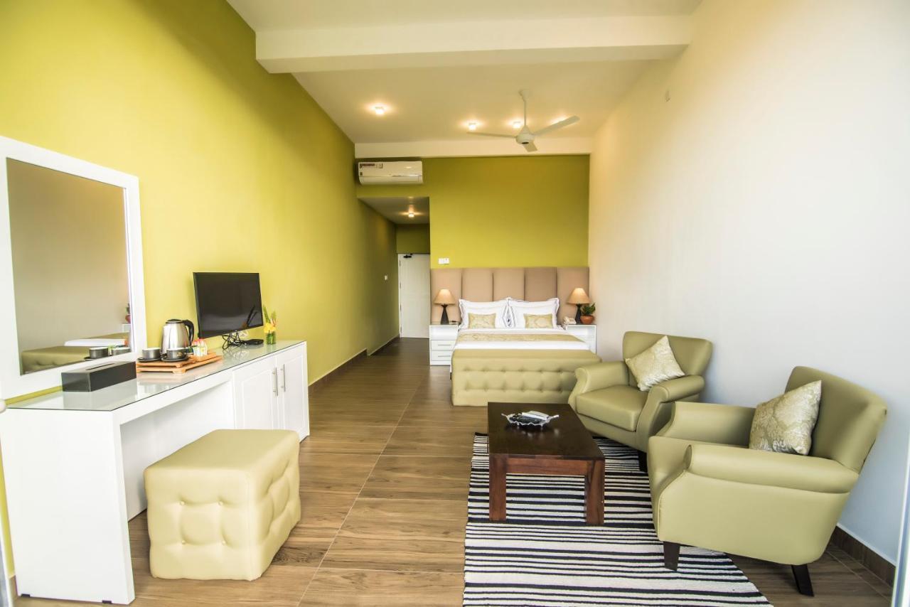 Tip Top Boutique Hotel เอลลา ภายนอก รูปภาพ