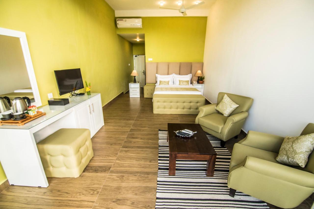 Tip Top Boutique Hotel เอลลา ภายนอก รูปภาพ