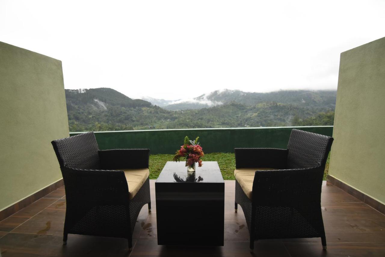 Tip Top Boutique Hotel เอลลา ภายนอก รูปภาพ