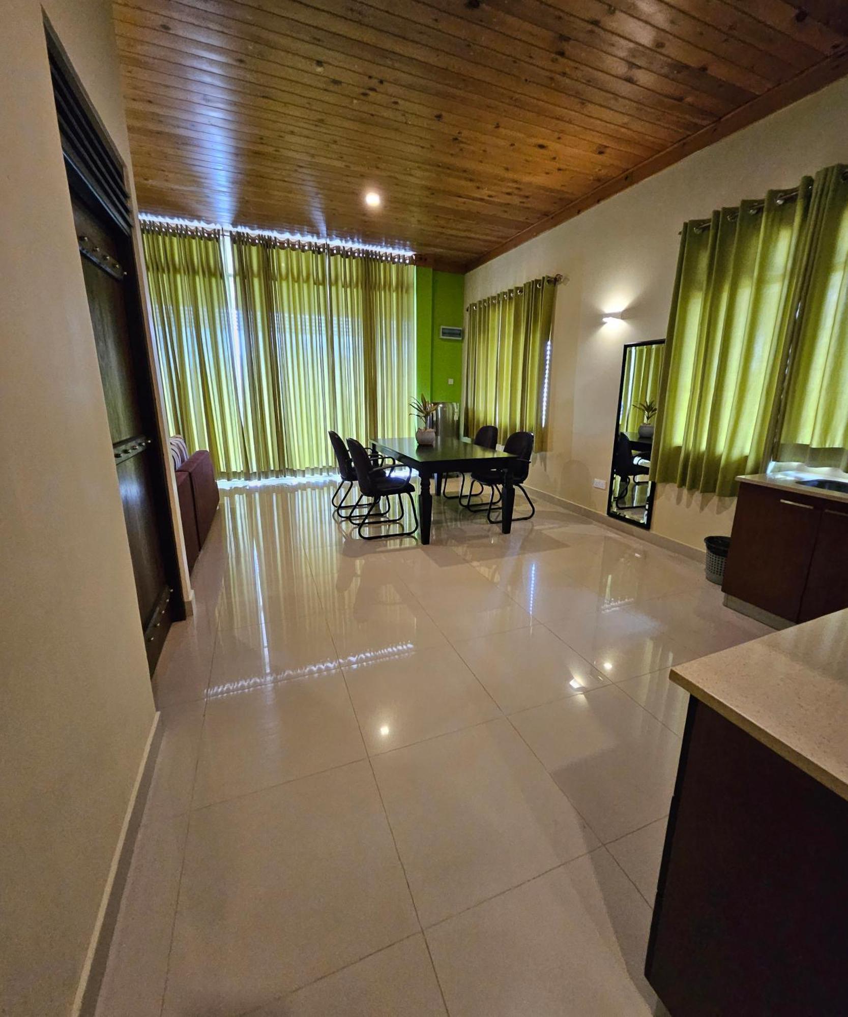 Tip Top Boutique Hotel เอลลา ภายนอก รูปภาพ
