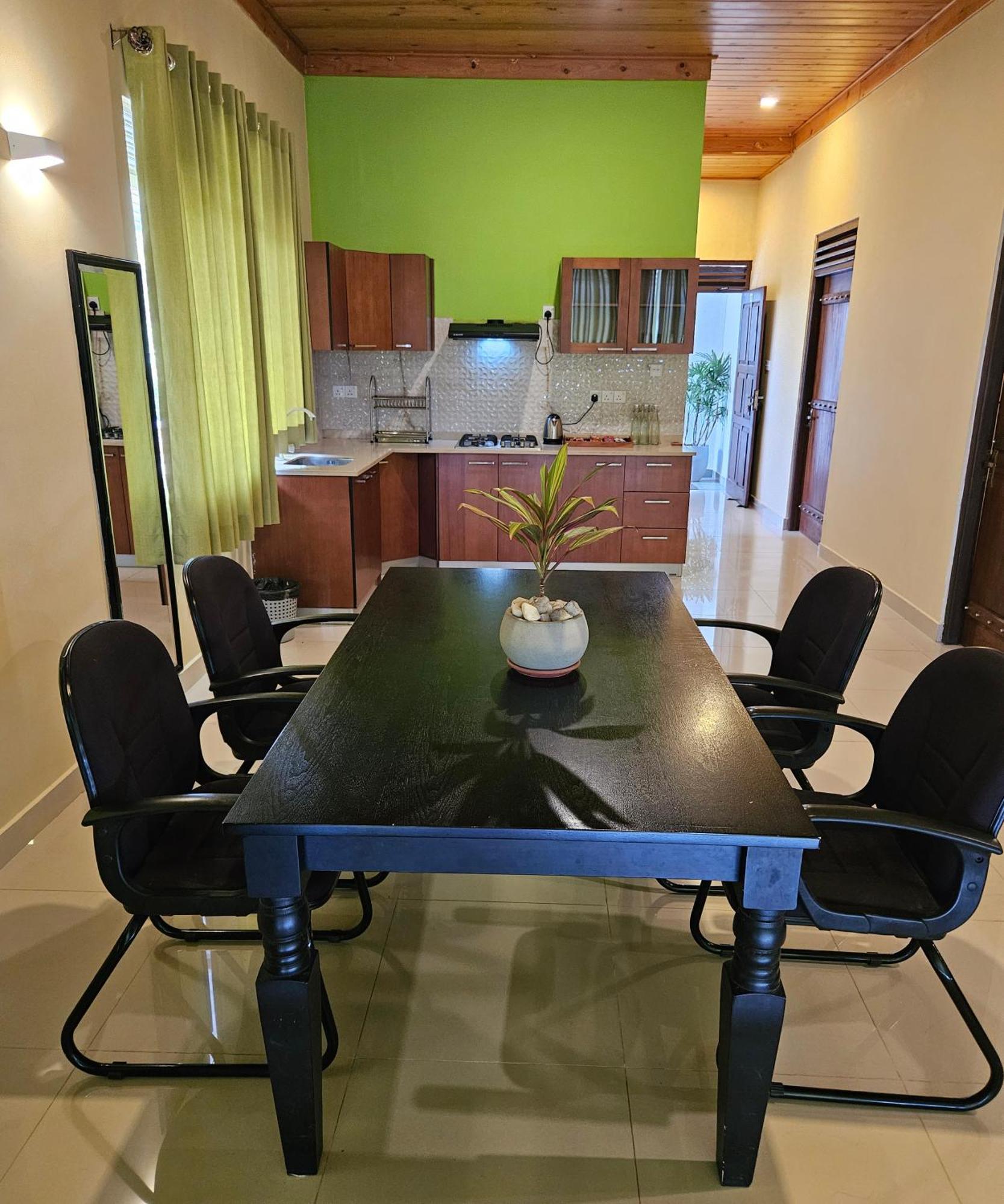 Tip Top Boutique Hotel เอลลา ภายนอก รูปภาพ